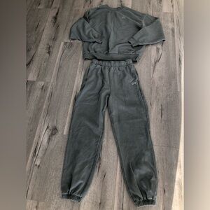 Alo Green Accolade Jogger Sweatpants and Sweatshirt Set
